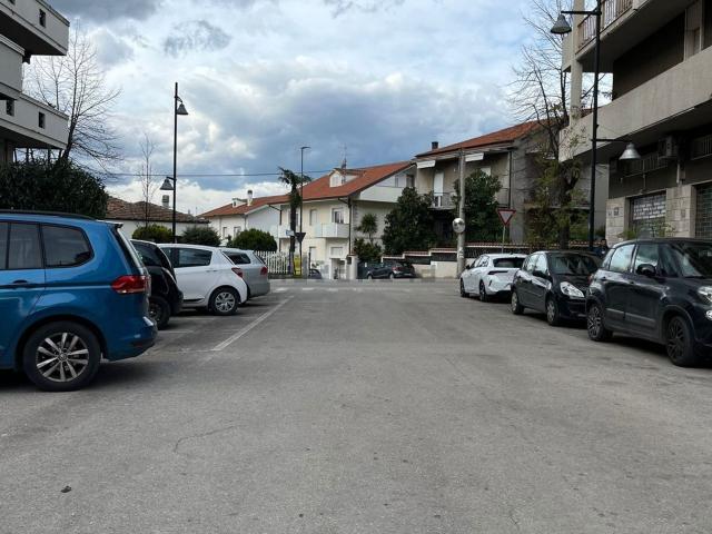Locale in vendita di 71 m² in Via Monte Bove