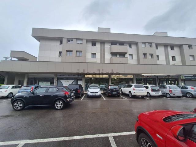 Locale in vendita di 71 m² in Via Monte Grappa, 63