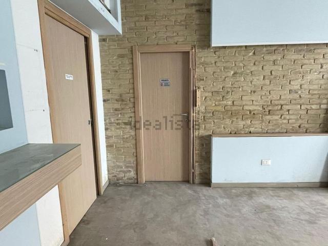 Locale in vendita di 71 m² in Via nazionale adriatica nord, 154