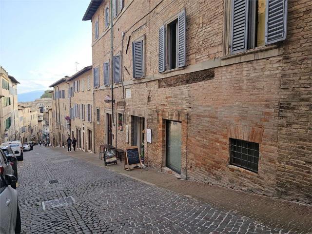 Locale in vendita di 71 m² in Via Raffaello, 77
