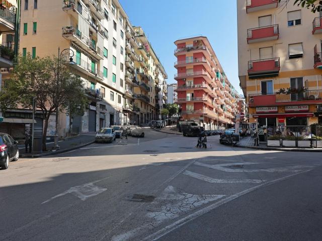 Locale in vendita di 71 m² in Via Salvatore Calenda, 5