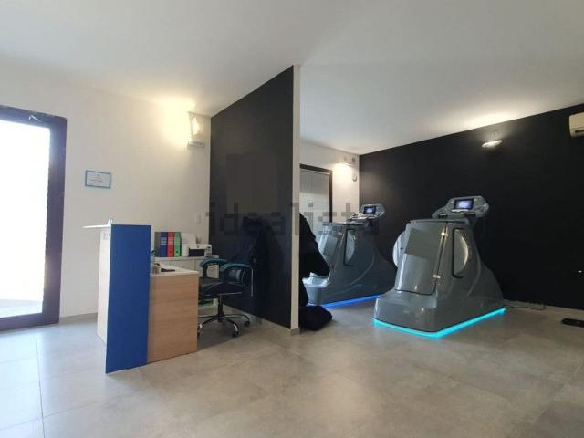 Locale in vendita di 71 m² in Viale Antonio Gramsci, 10
