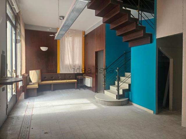 Locale in vendita di 96 m² in Viale Cavour