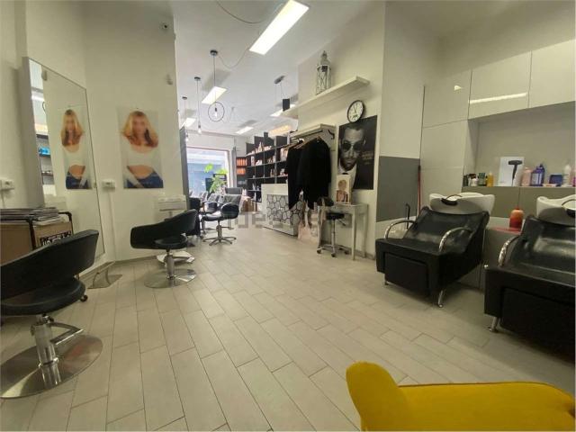 Locale in vendita di 71 m² in Viale Roma, 18