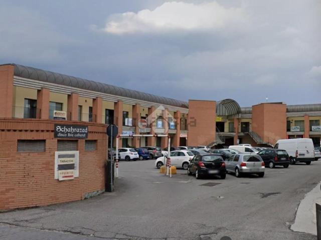 Locale in vendita di 720 m² in Via Zara, 66