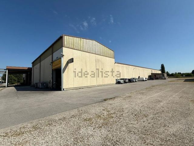 Locale in vendita di 7248 m² in Via Cirillo Bassi