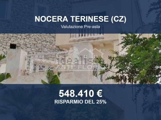 Locale in vendita di 725 m² in Strada Statale 18 Tirrena Inferiore
