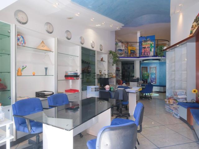 Locale in vendita di 72 m² in Piazzale Primo Maggio, 15