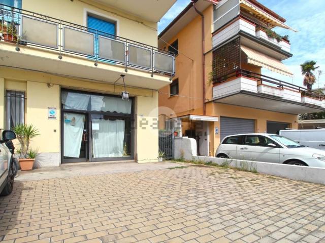 Locale in vendita di 72 m² in Via Torino, 50