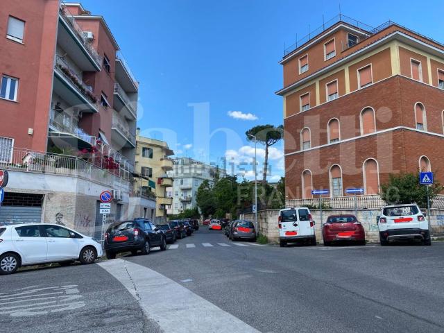 Locale in vendita di 72 m² in Via del Forte Boccea, 107