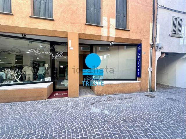 Locale in vendita di 72 m² in Via Domenico Mazza, 13