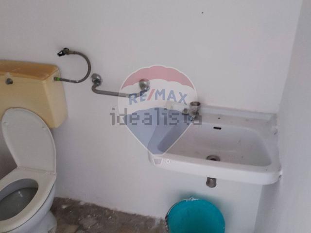 Locale in vendita di 72 m² in Via Emanuele De Deo, 9