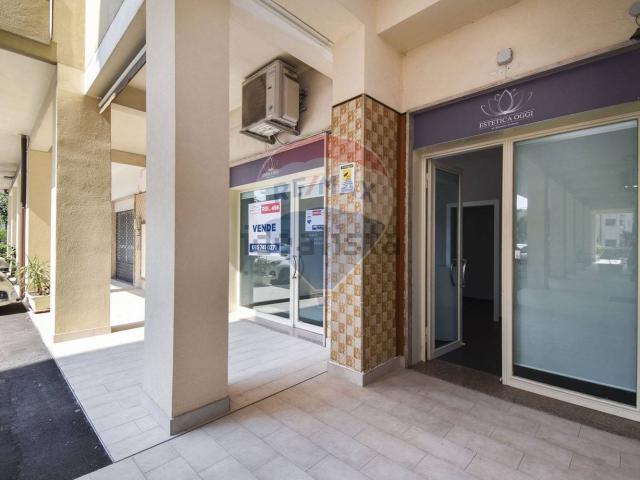 Locale in vendita di 72 m² in Via Felice Paradiso, 64