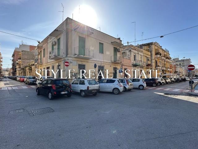 Locale in vendita di 72 m² in Via Ierone I L&apos Etneo, 86