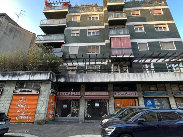 Locale in vendita di 72 m² in Via Savona
