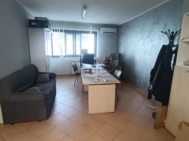 Locale in vendita di 72 m² in Viale Magna Grecia