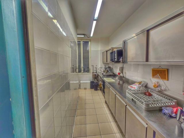 Locale in vendita di 77 m² in Piazza Bologna, 1