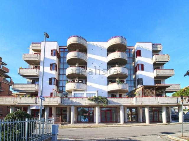Locale in vendita di 77 m² in Via Trentino, 141