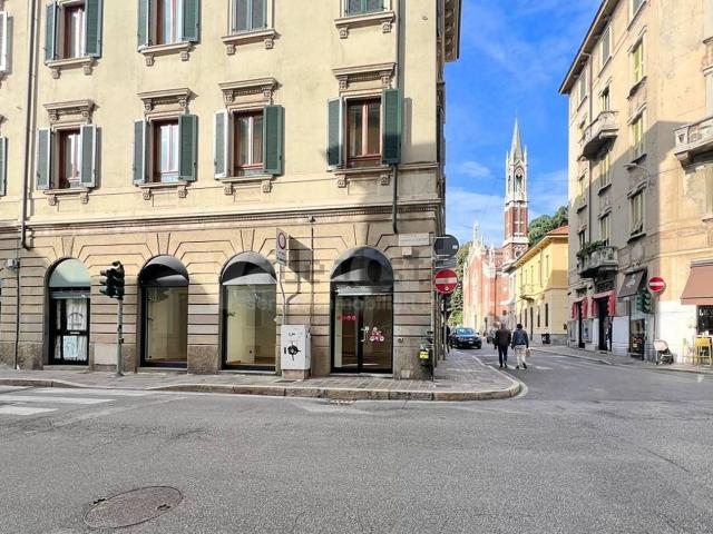 Locale in vendita di 77 m² in Via Bartolomeo Zucchi, 11