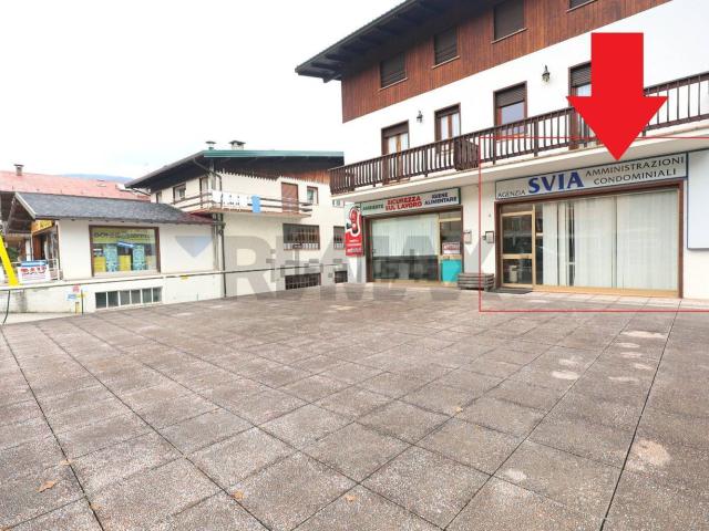 Locale in vendita di 77 m² in Via Camona