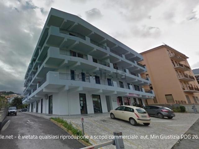 Locale in vendita di 77 m² in Via Fratelli Cervi, 26