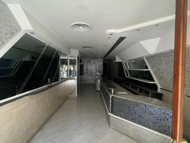 Locale in vendita di 77 m² in Via Giovanni Battista Pergolesi, 56