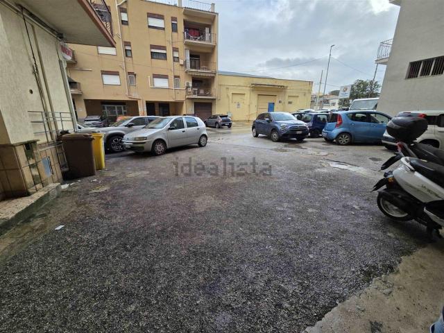Locale in vendita di 77 m² in Via Modigliani, 86