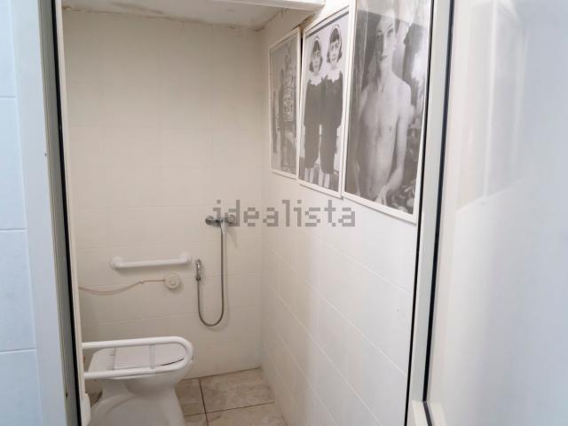 Locale in vendita di 77 m² in Via Sindaco Caracciolo, 39