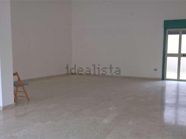 Locale in vendita di 77 m² in Viale dei Platani, 26