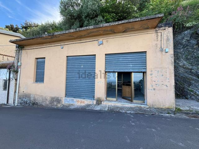 Locale in vendita di 7405 m² in Via Vittoria, 23