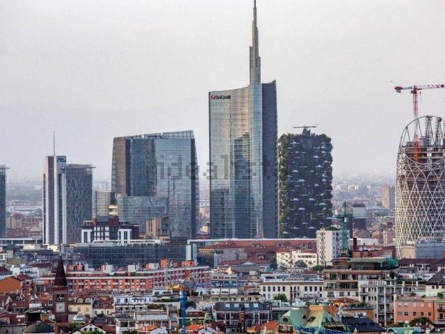 Locale in vendita di 740 m² in Viale Francesco Restelli