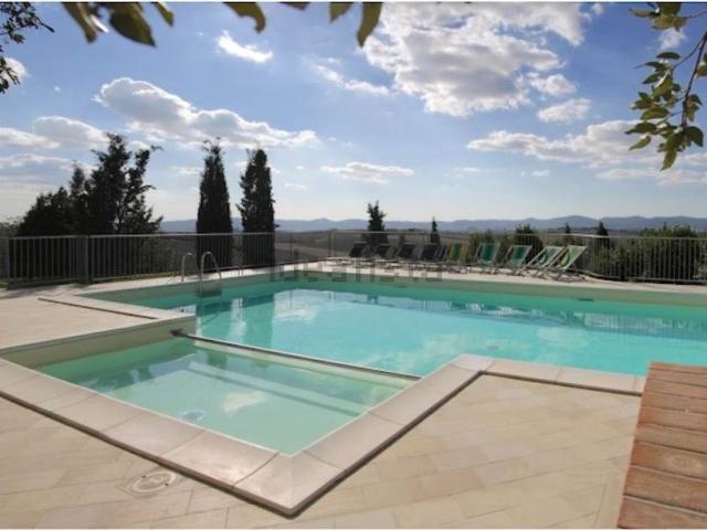 Locale in vendita di 745 m²