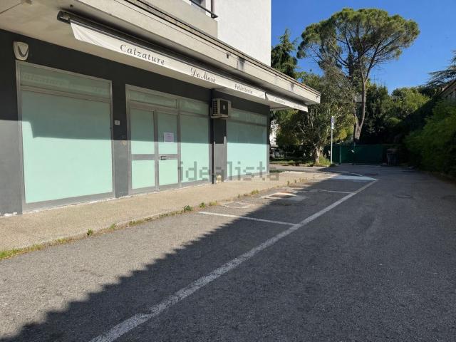 Locale in vendita di 74 m² in Piazza Vittorio Emanuele, 19