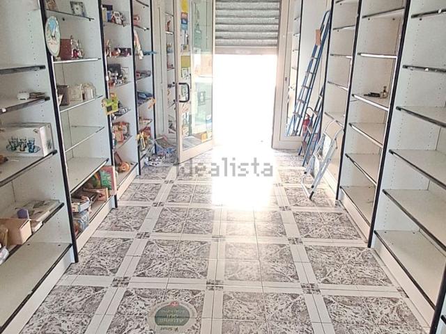 Locale in vendita di 74 m² in Via Verentana, 64