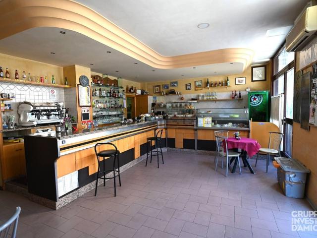 Locale in vendita di 74 m² in Via dei Giardini