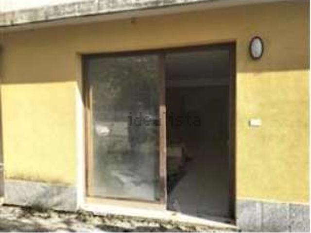 Locale in vendita di 74 m² in Via Francesco D&apos Urbano