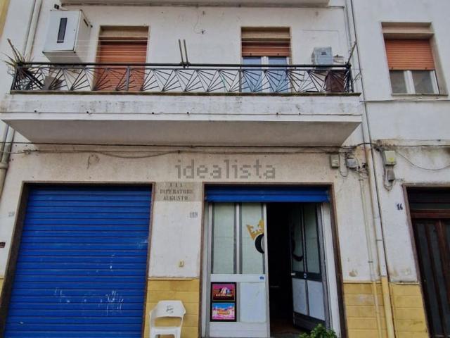 Locale in vendita di 74 m² in Via Imperatore Augusto, 18