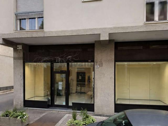 Locale in vendita di 74 m² in Via P. Micca, 10