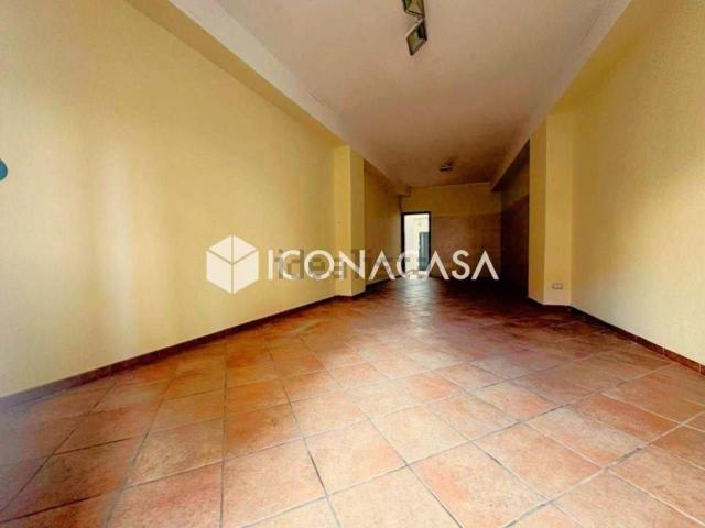 Locale in vendita di 74 m² in Via Reggio Campi II Tronco, 74