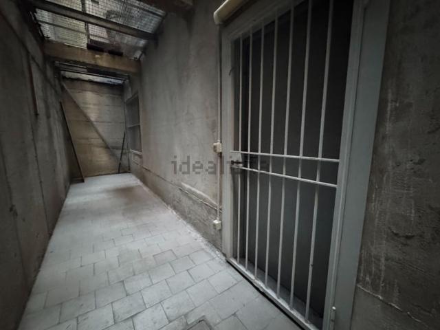 Locale in vendita di 74 m² in Viale Giovanni Suzzani, 18