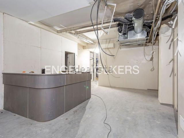 Locale in vendita di 750 m² in Via Cipro