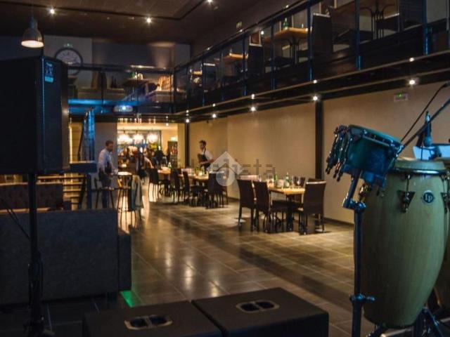 Locale in vendita di 750 m² in Via Azzano San Paolo, 40
