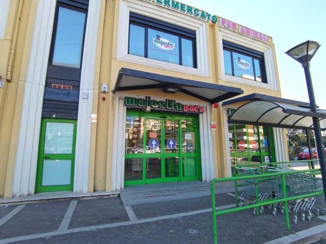 Locale in vendita di 750 m² in Via Egidio Galbani, 75