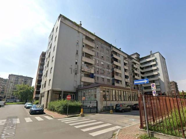 Locale in vendita di 750 m² in Via Francesco Baracca, 3
