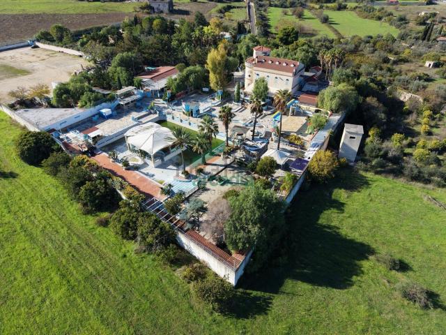 Locale in vendita di 750 m² in Strada la Grava, 16