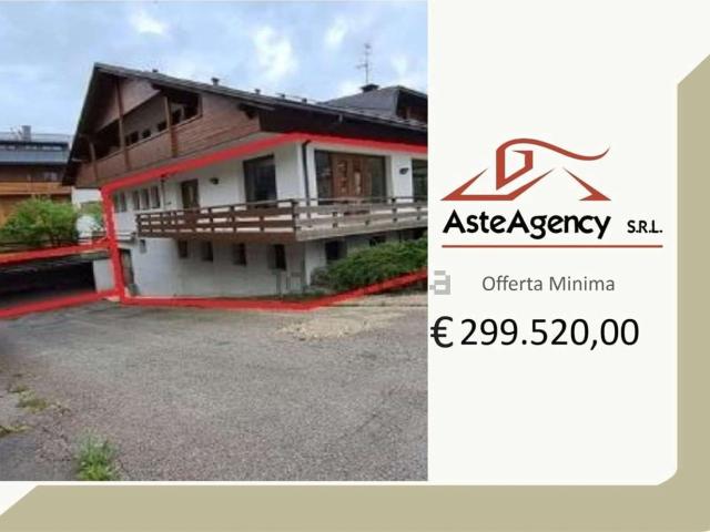 Locale in vendita di 756 m² in Via Pause, 47