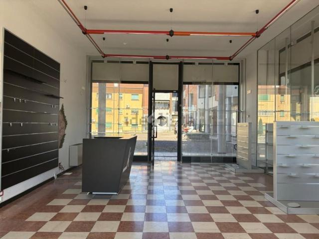 Locale in vendita di 75 m² in Piazza IV Novembre, 3