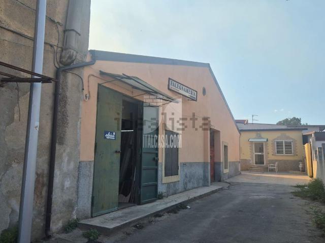 Locale in vendita di 75 m² in Traversa Macello