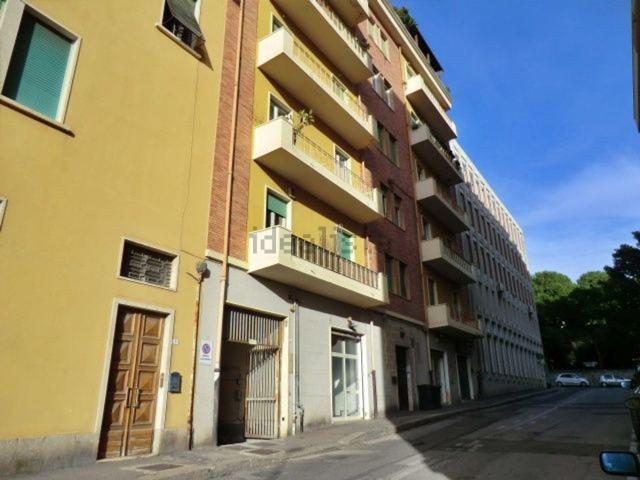 Locale in vendita di 75 m² in Via TIGELLIO, 54