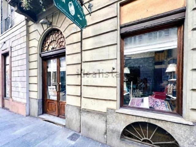 Locale in vendita di 75 m² in Via Accademia Albertina, 28